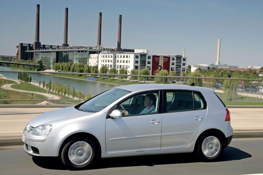  Volkswagen Golf 2004 года  (фото 39 из 170)